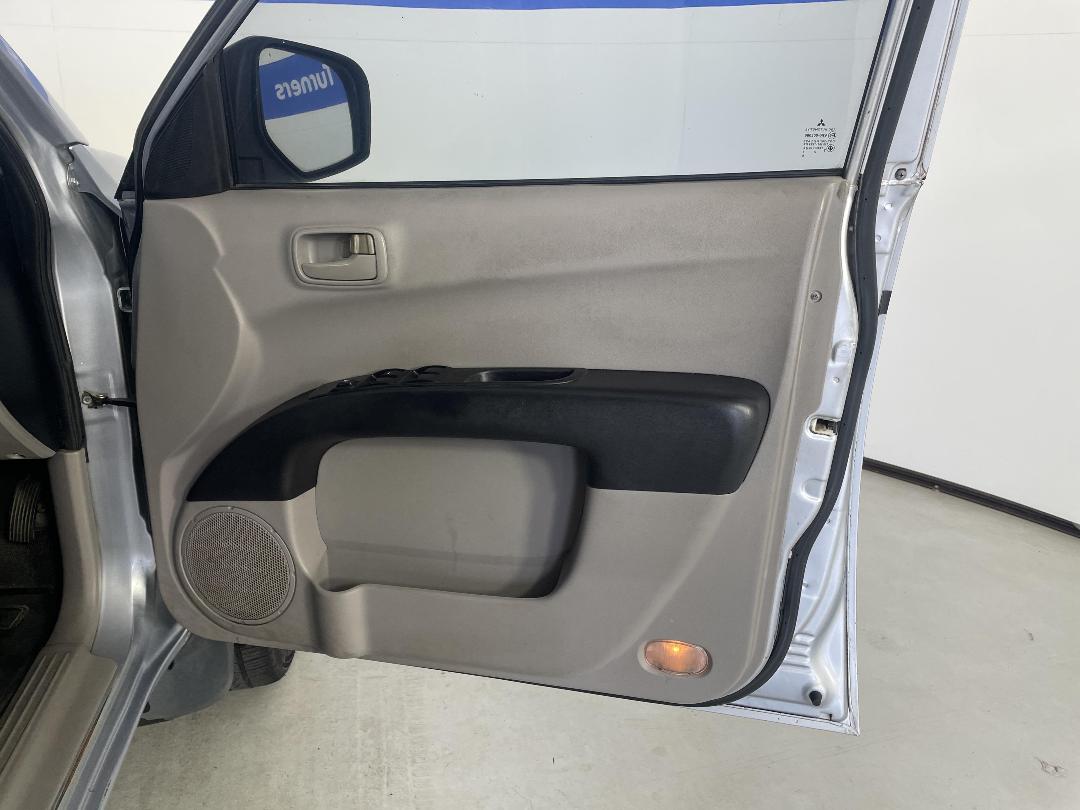 Photo '15' of Mitsubishi Triton Photo '15' of Mitsubishi Triton