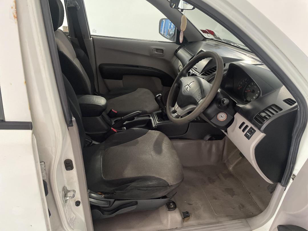 Photo '14' of Mitsubishi Triton D/CAB GL Photo '14' of Mitsubishi Triton D/CAB GL