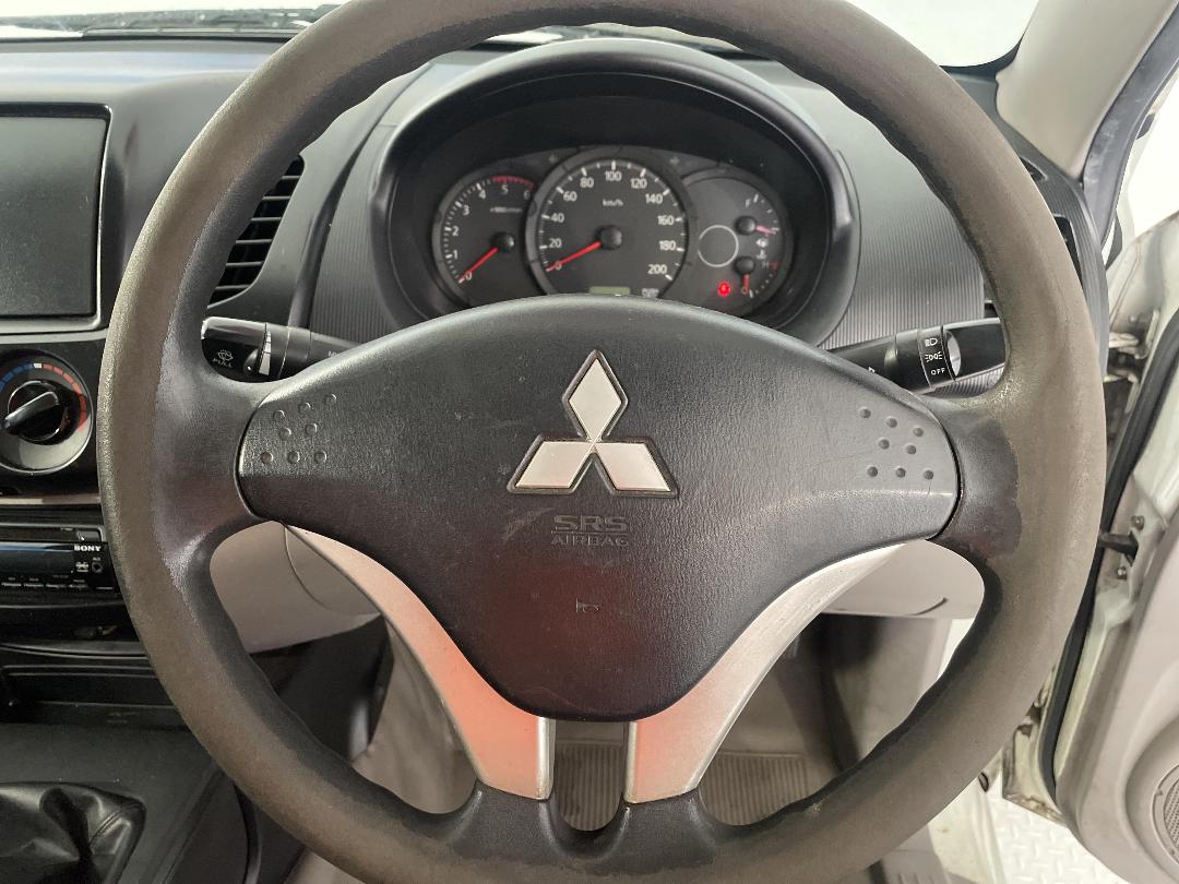 Photo '23' of Mitsubishi Triton D/CAB GL Photo '23' of Mitsubishi Triton D/CAB GL