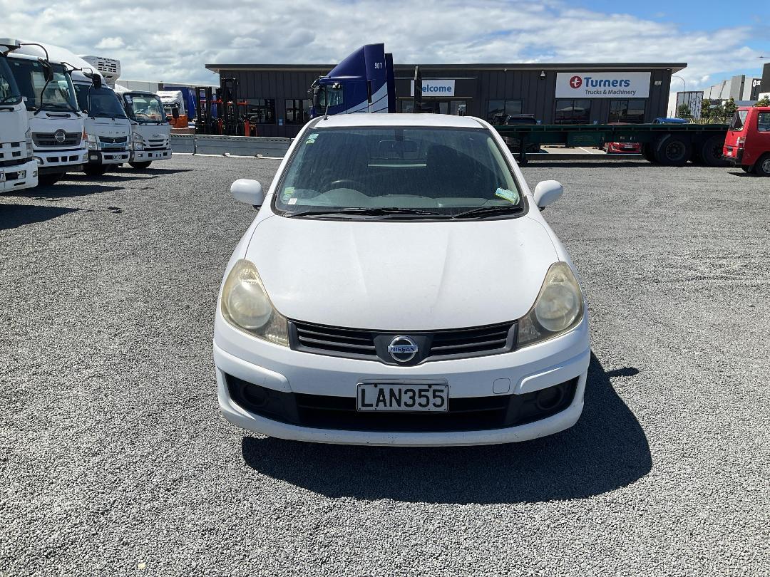 Photo '2' of Nissan AD