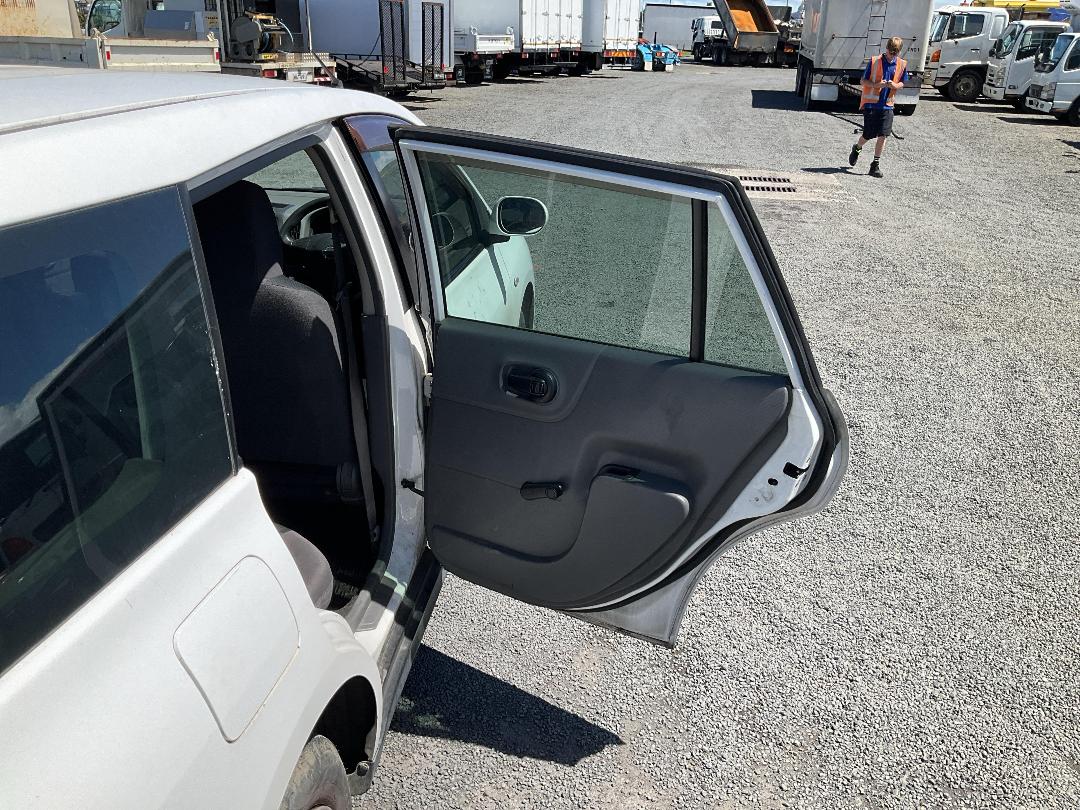 Photo '17' of Nissan AD