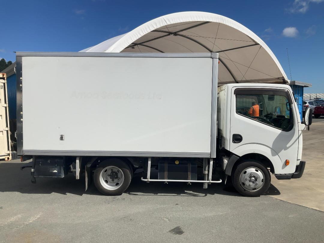 Photo '3' of Nissan Atlas 2 AXLE REFRIGERATED Chiller