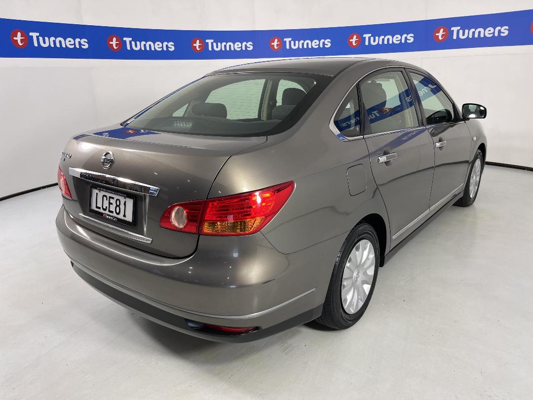 Photo '7' of Nissan Bluebird