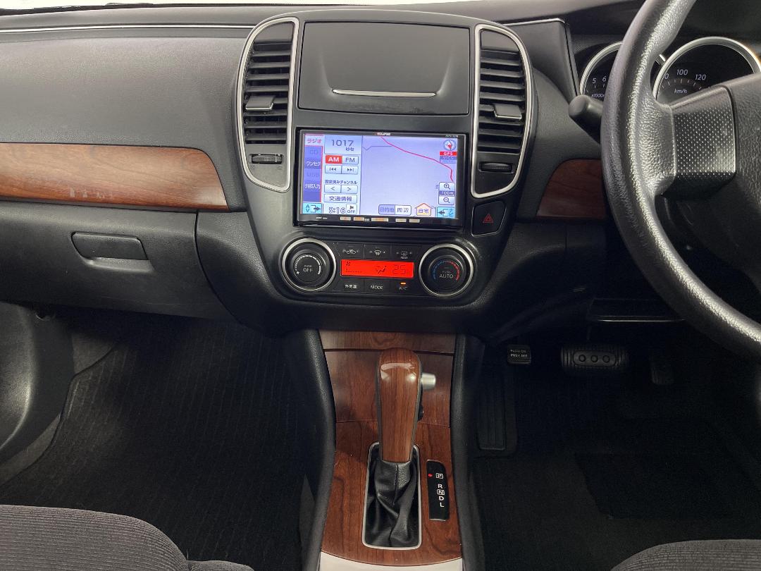 Photo '18' of Nissan Bluebird