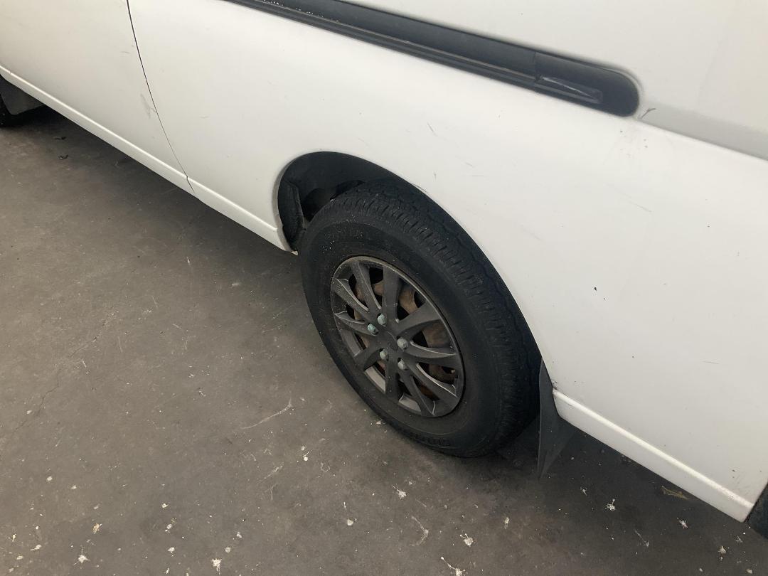 Photo '10' of Nissan Caravan