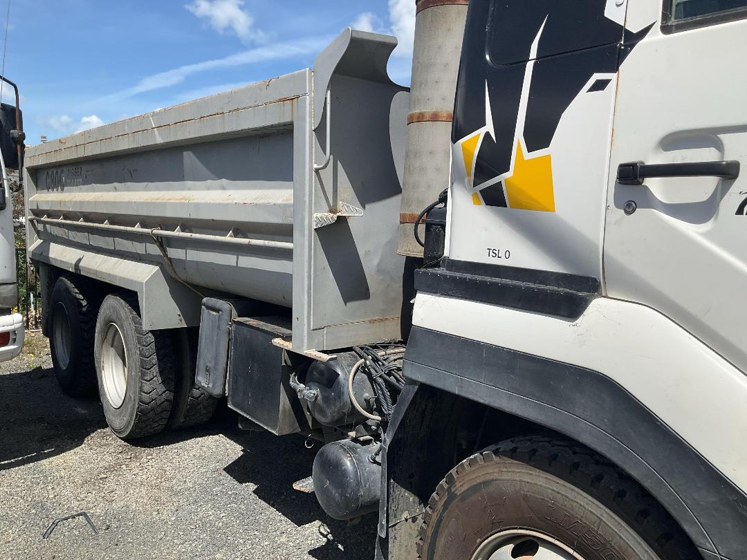 Photo '3' of Nissan Diesel CW450 6X4 Tipper