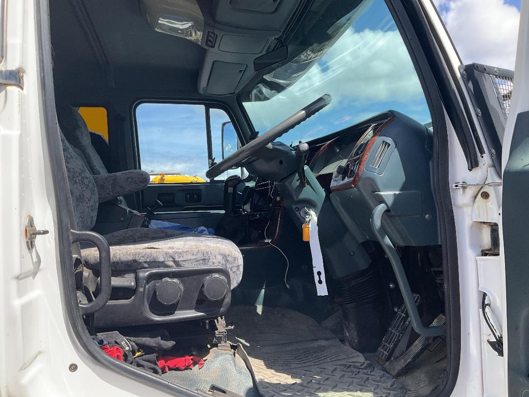 Photo '11' of Nissan Diesel CW450 6X4 Tipper