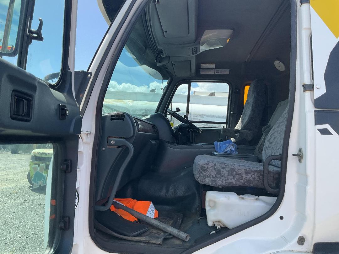 Photo '16' of Nissan Diesel CW450 6X4 Tipper