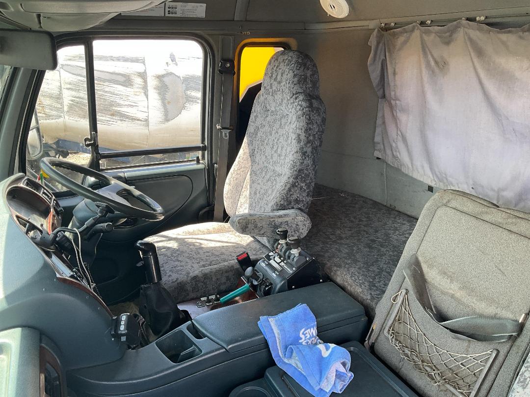 Photo '17' of Nissan Diesel CW450 6X4 Tipper