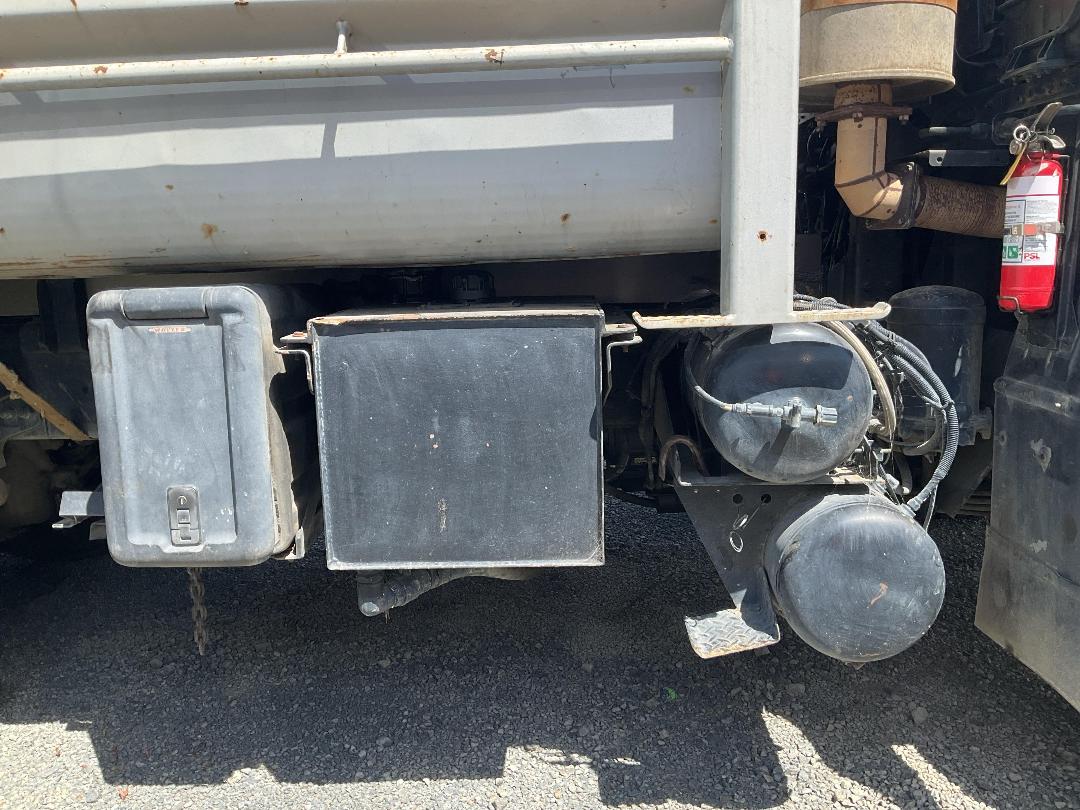 Photo '19' of Nissan Diesel CW450 6X4 Tipper