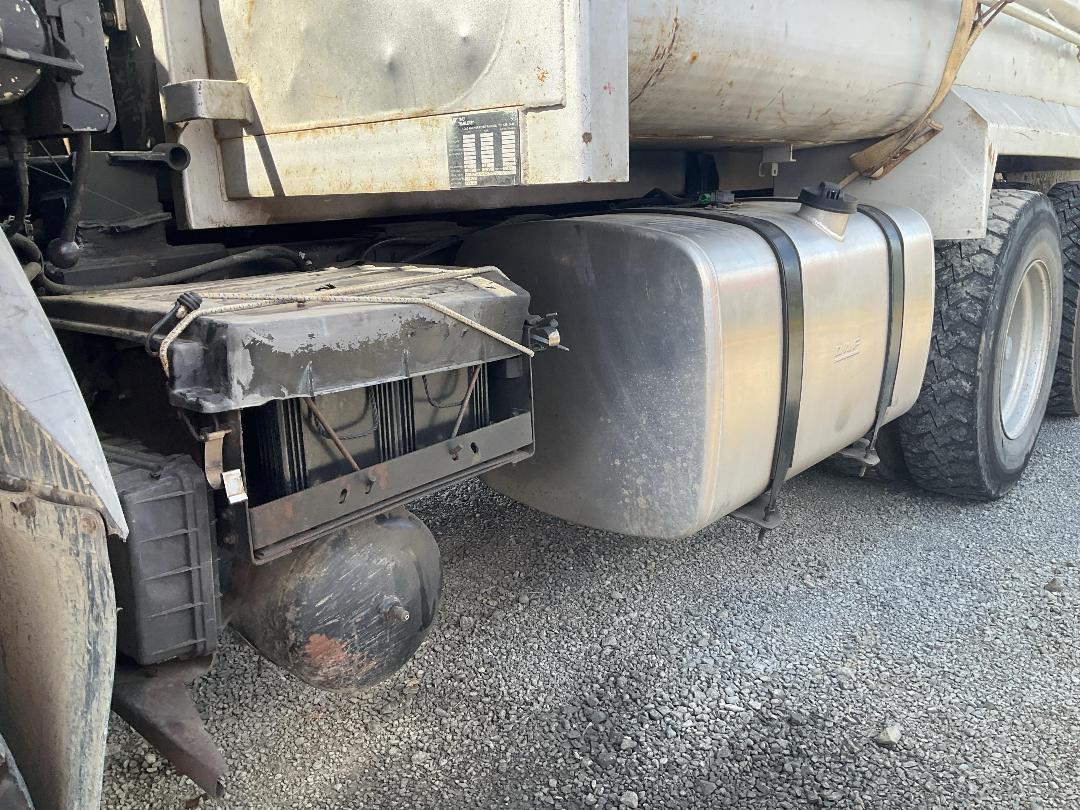 Photo '18' of Nissan Diesel CW450 6X4 Tipper