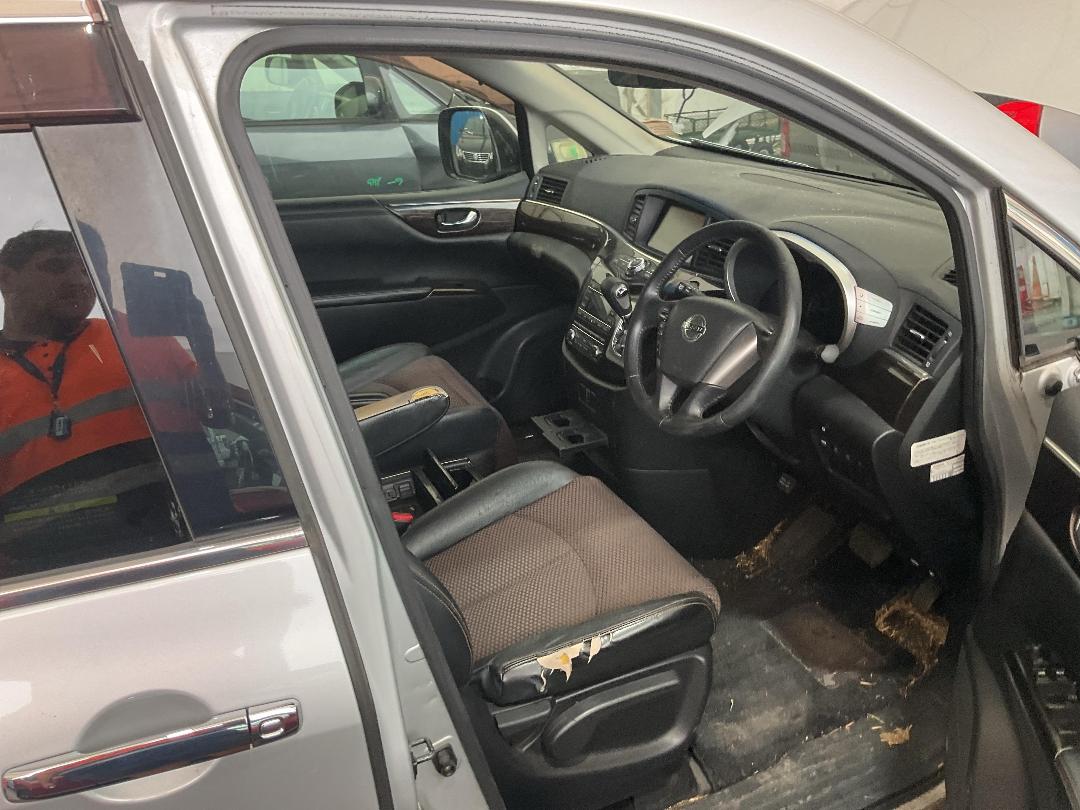 Photo '21' of Nissan Elgrand