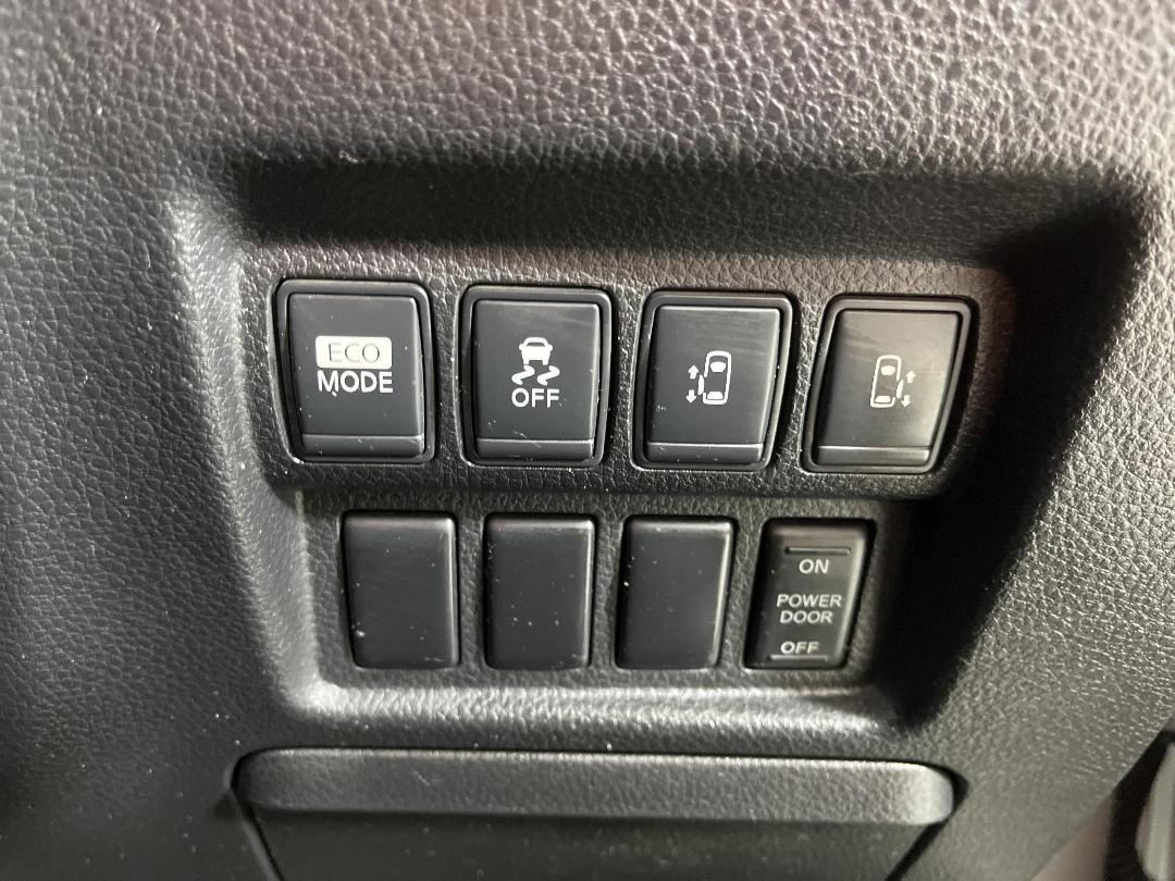 Photo '25' of Nissan Elgrand