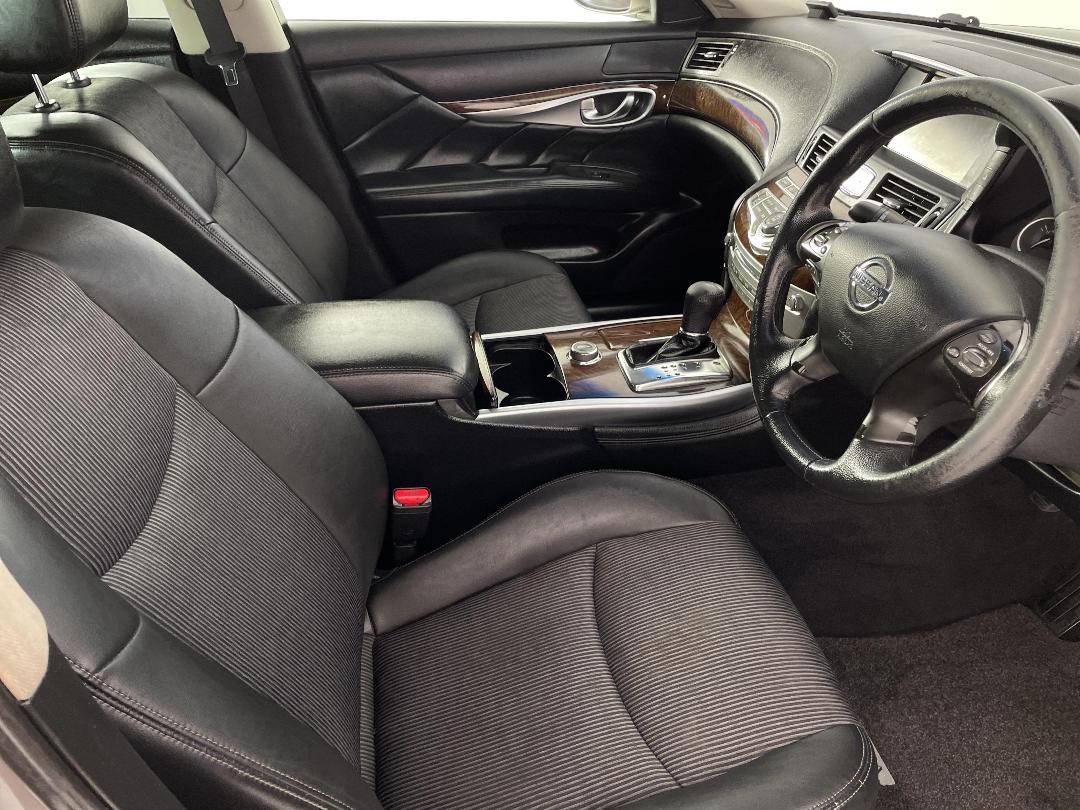 Photo '16' of Nissan Fuga