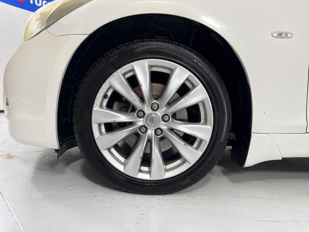 Photo '10' of Nissan Fuga