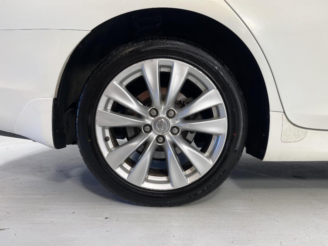 Photo '12' of Nissan Fuga