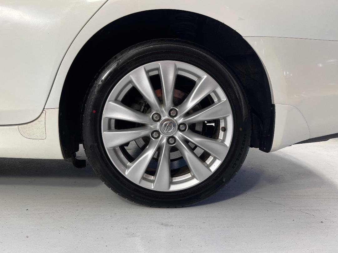 Photo '11' of Nissan Fuga