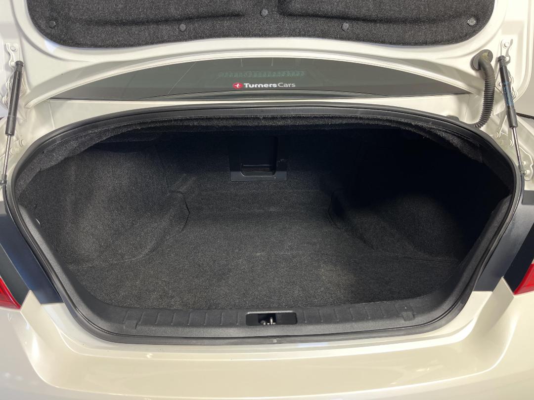 Photo '14' of Nissan Fuga