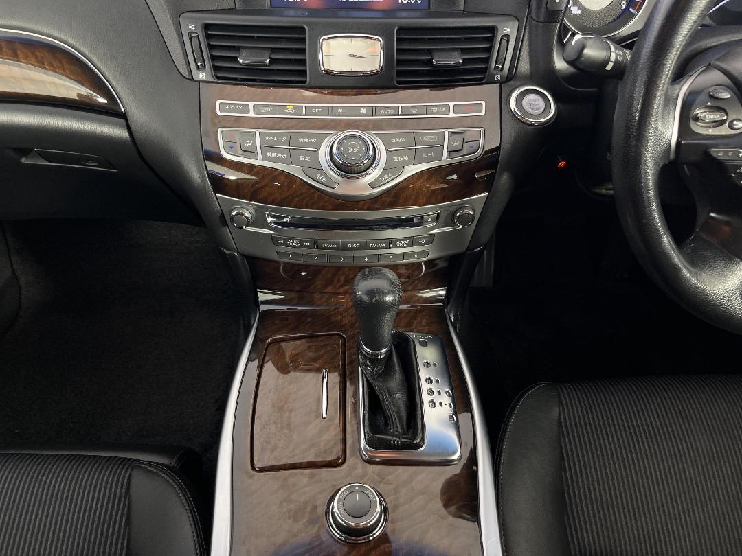 Photo '18' of Nissan Fuga