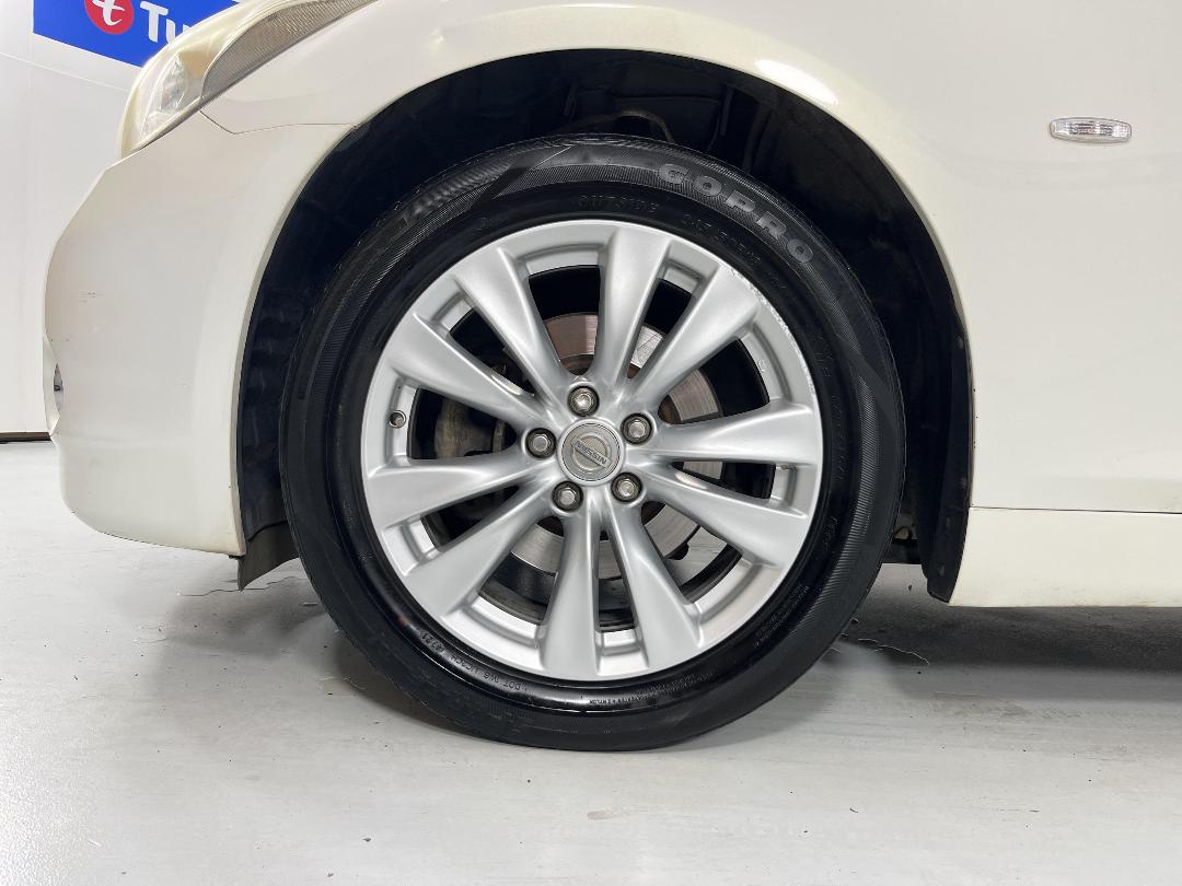 Photo '10' of Nissan Fuga