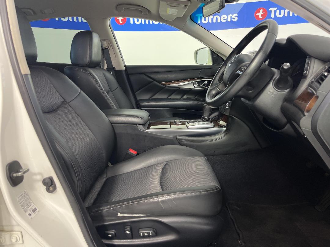 Photo '16' of Nissan Fuga