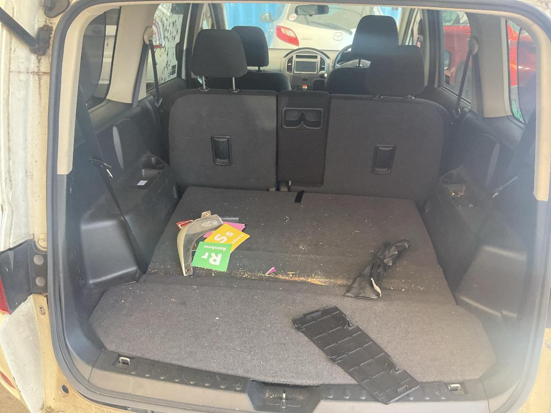 Photo '22' of Nissan Lafesta Photo '22' of Nissan Lafesta