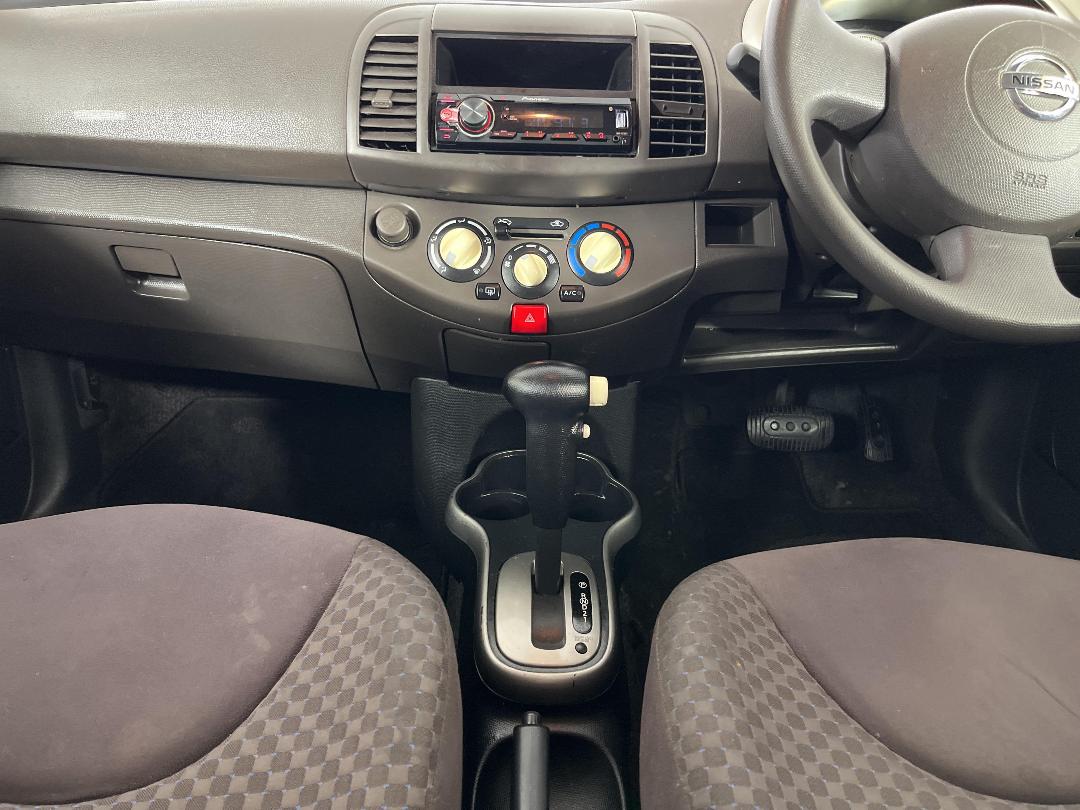 Photo '18' of Nissan March