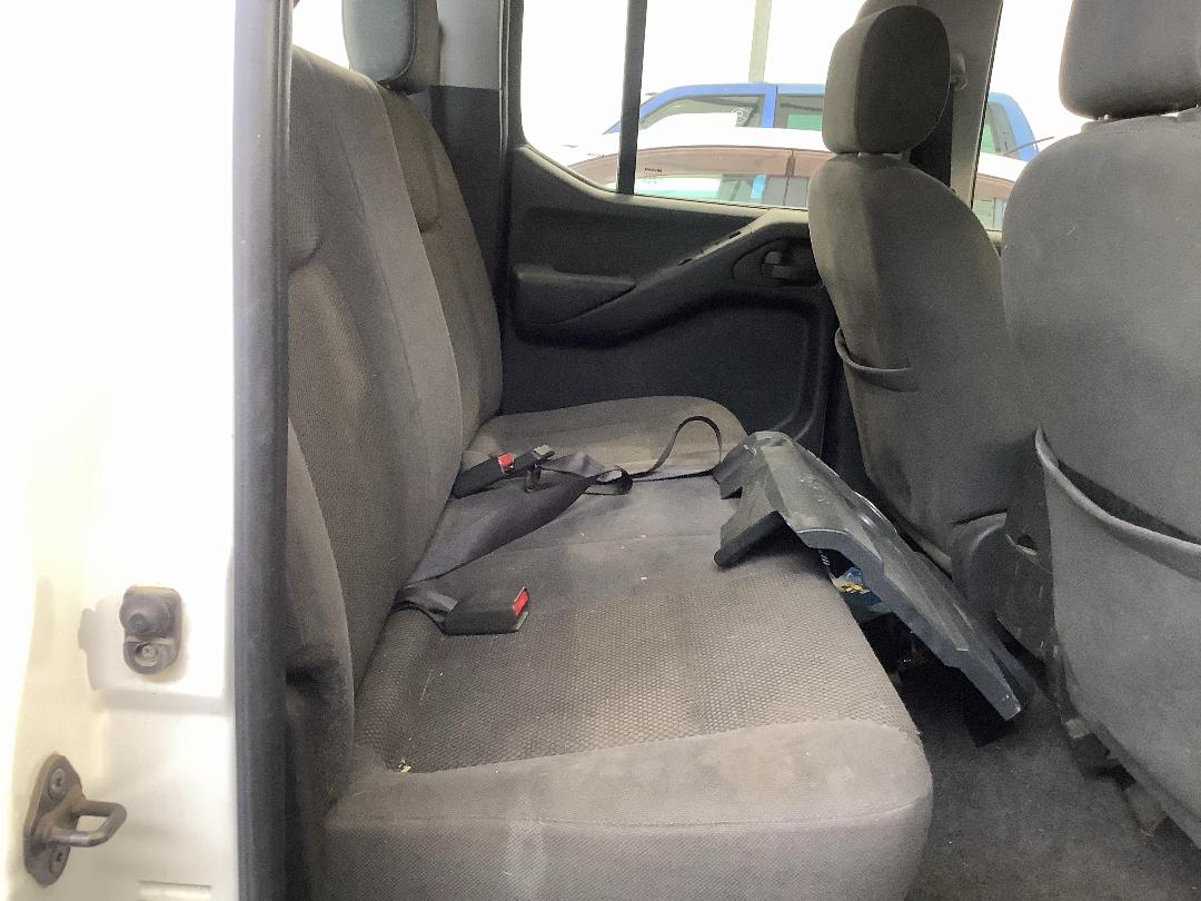 Photo '9' of Nissan Navara D/C ST