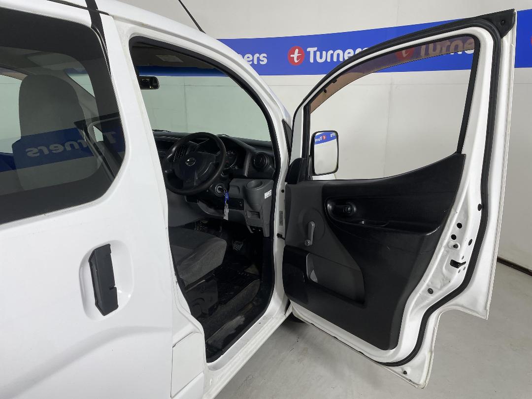 Photo '15' of Nissan NV200 Photo '15' of Nissan NV200