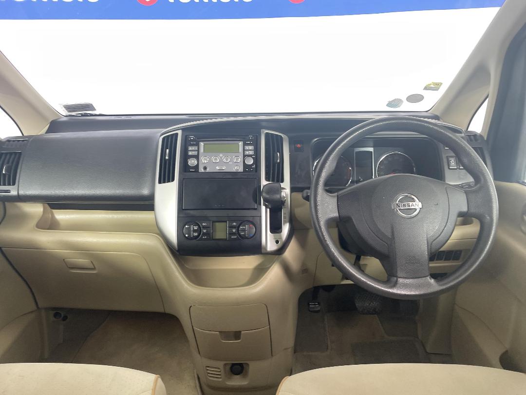 Photo '17' of Nissan Serena