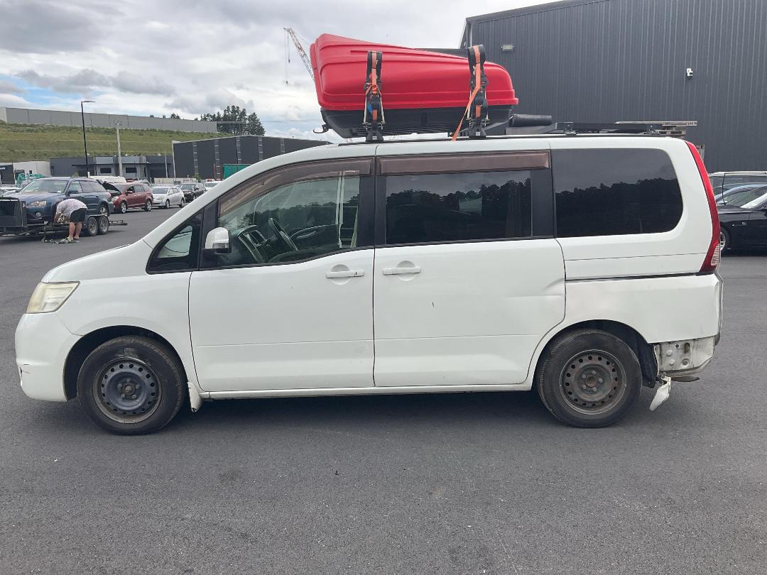 Photo '6' of Nissan Serena