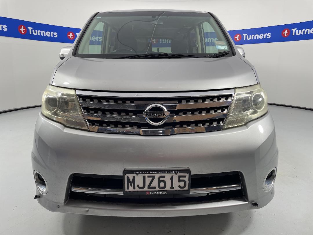 Photo '2' of Nissan Serena Photo '2' of Nissan Serena