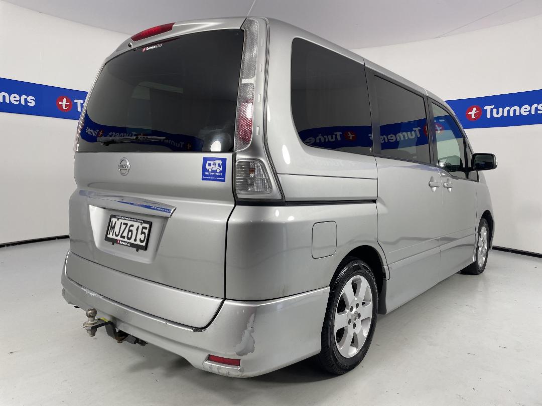 Photo '7' of Nissan Serena Photo '7' of Nissan Serena