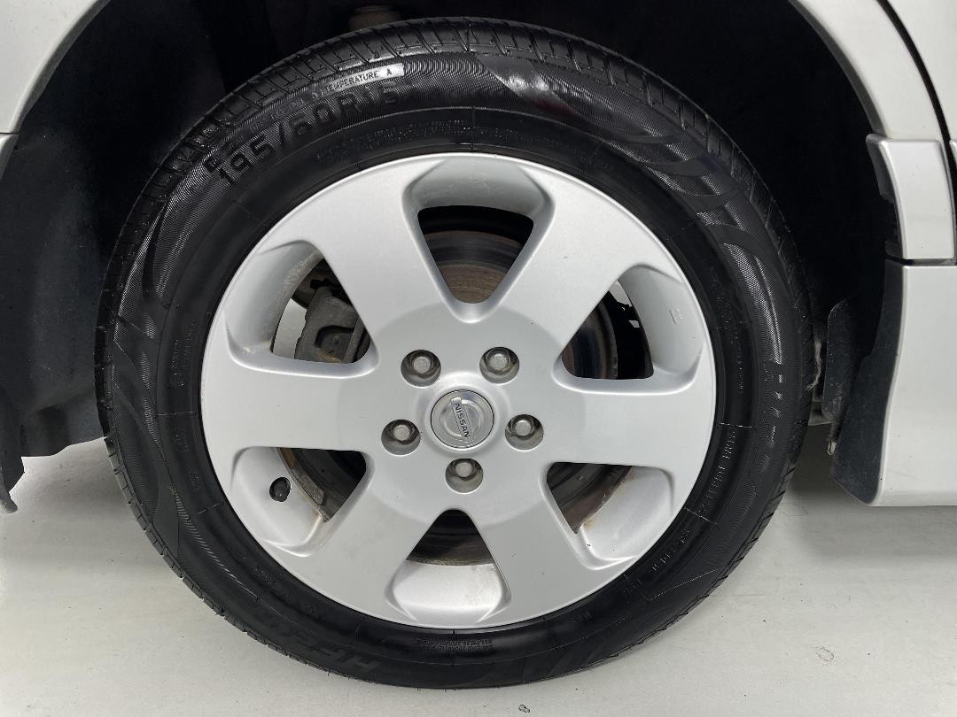 Photo '12' of Nissan Serena Photo '12' of Nissan Serena