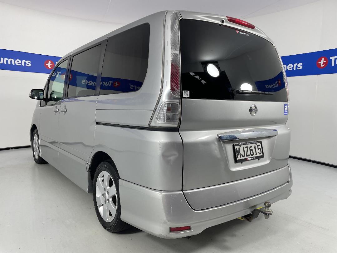 Photo '5' of Nissan Serena Photo '5' of Nissan Serena