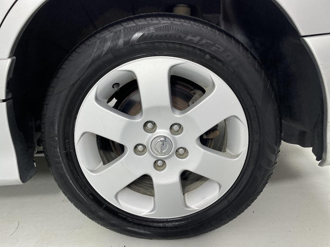 Photo '11' of Nissan Serena Photo '11' of Nissan Serena