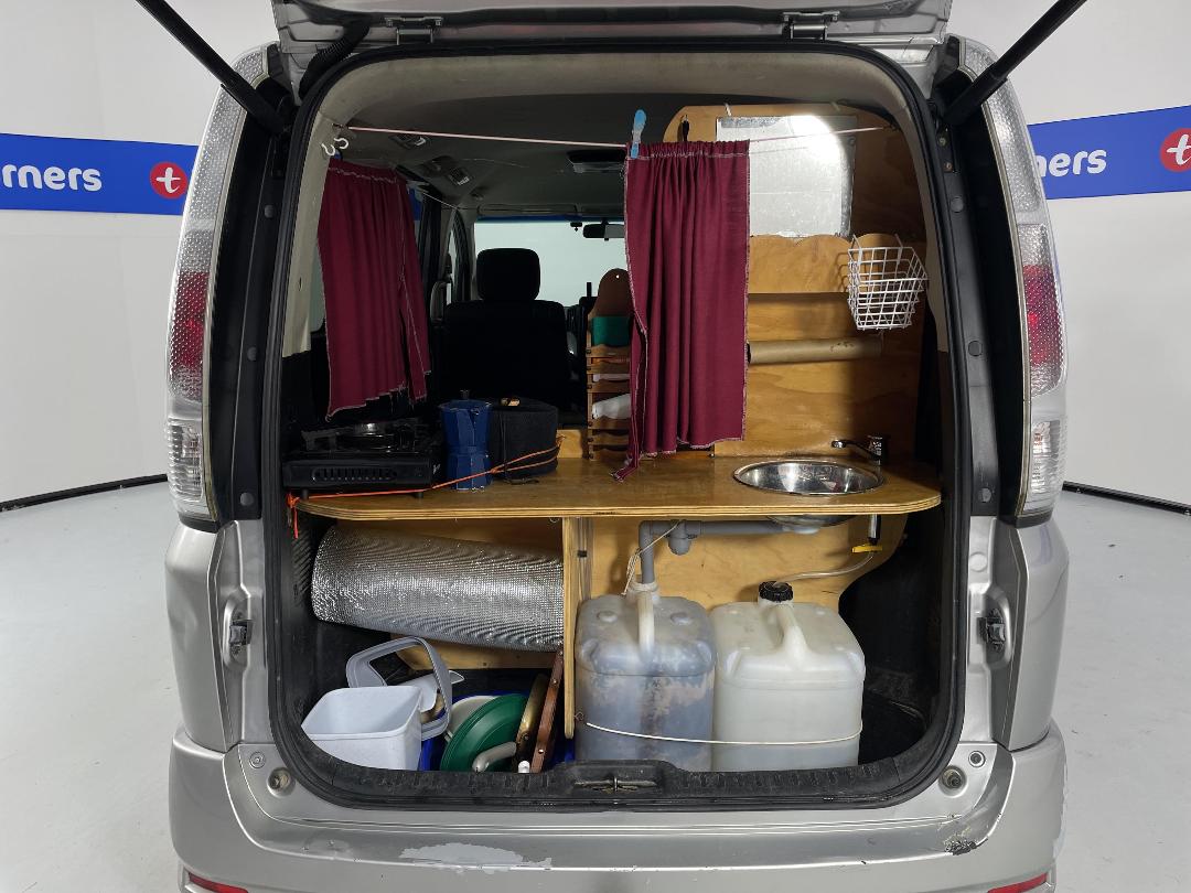 Photo '14' of Nissan Serena Photo '14' of Nissan Serena