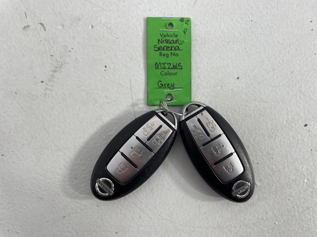 Photo '21' of Nissan Serena Photo '21' of Nissan Serena