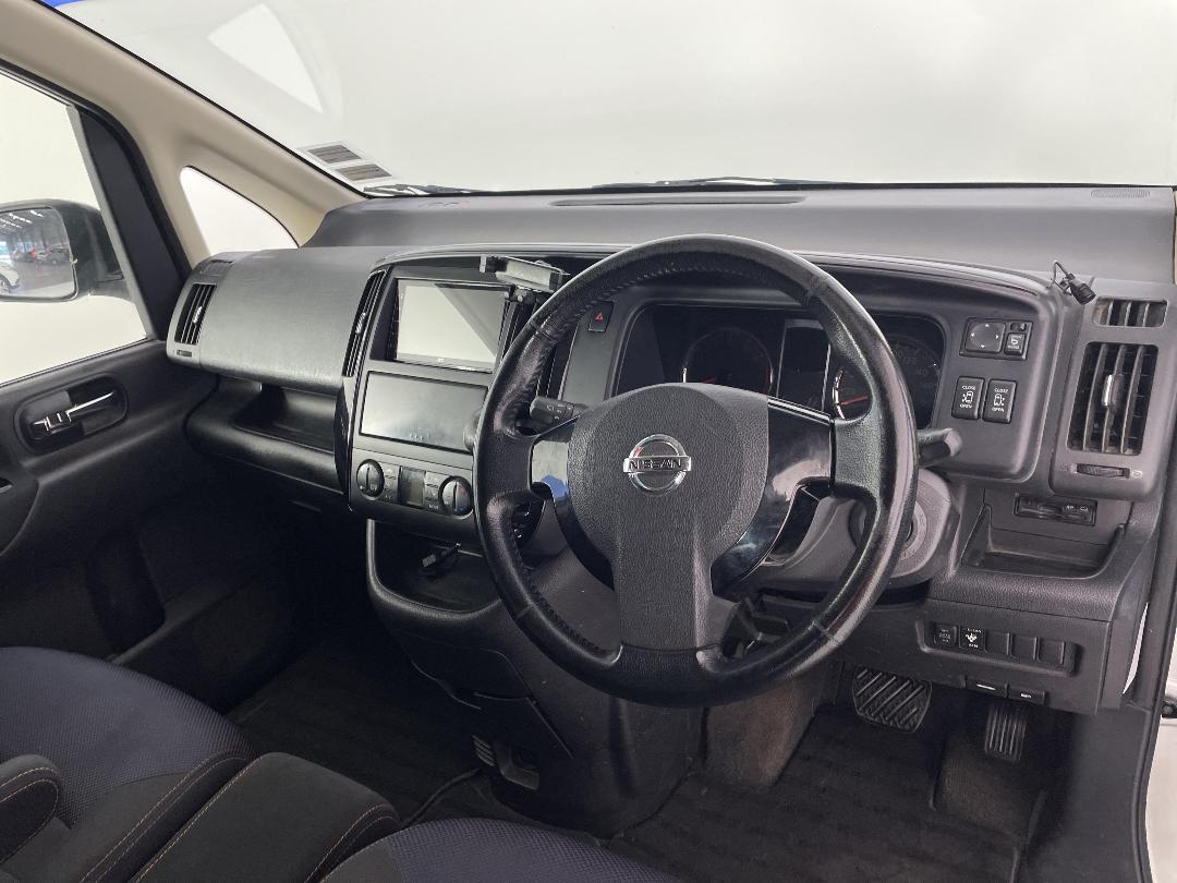 Photo '17' of Nissan Serena Photo '17' of Nissan Serena