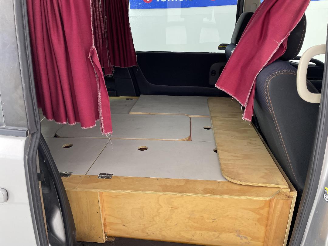 Photo '19' of Nissan Serena Photo '19' of Nissan Serena