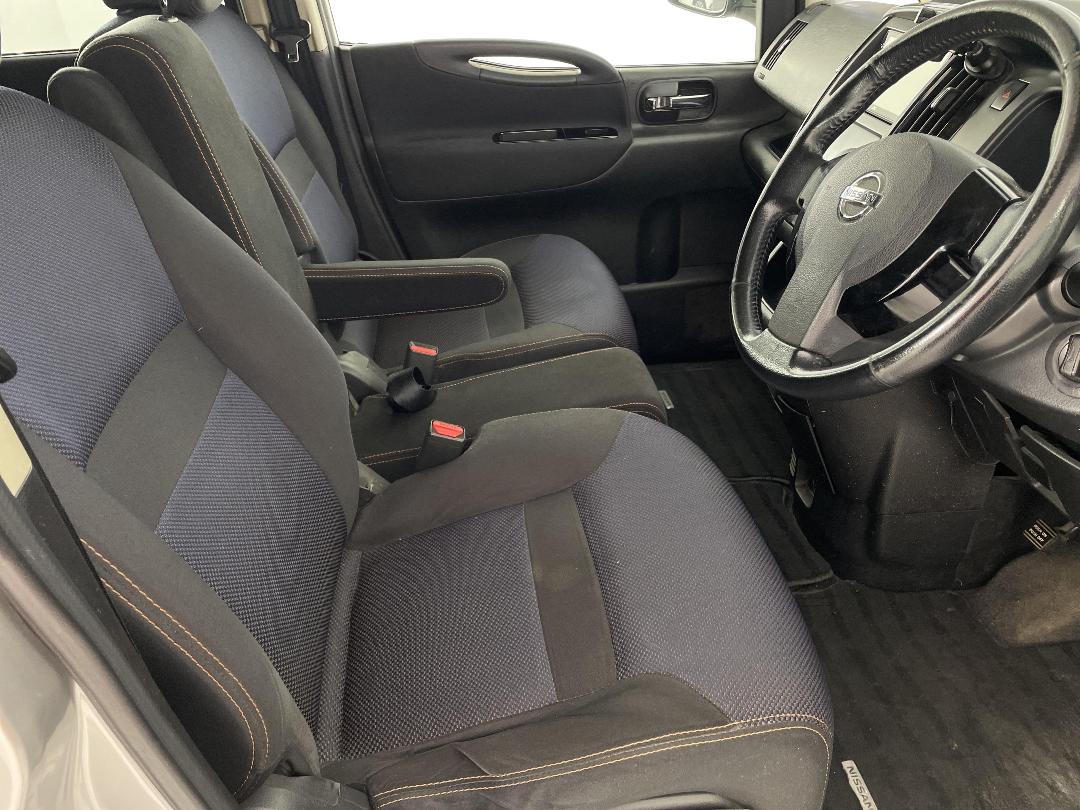 Photo '16' of Nissan Serena Photo '16' of Nissan Serena