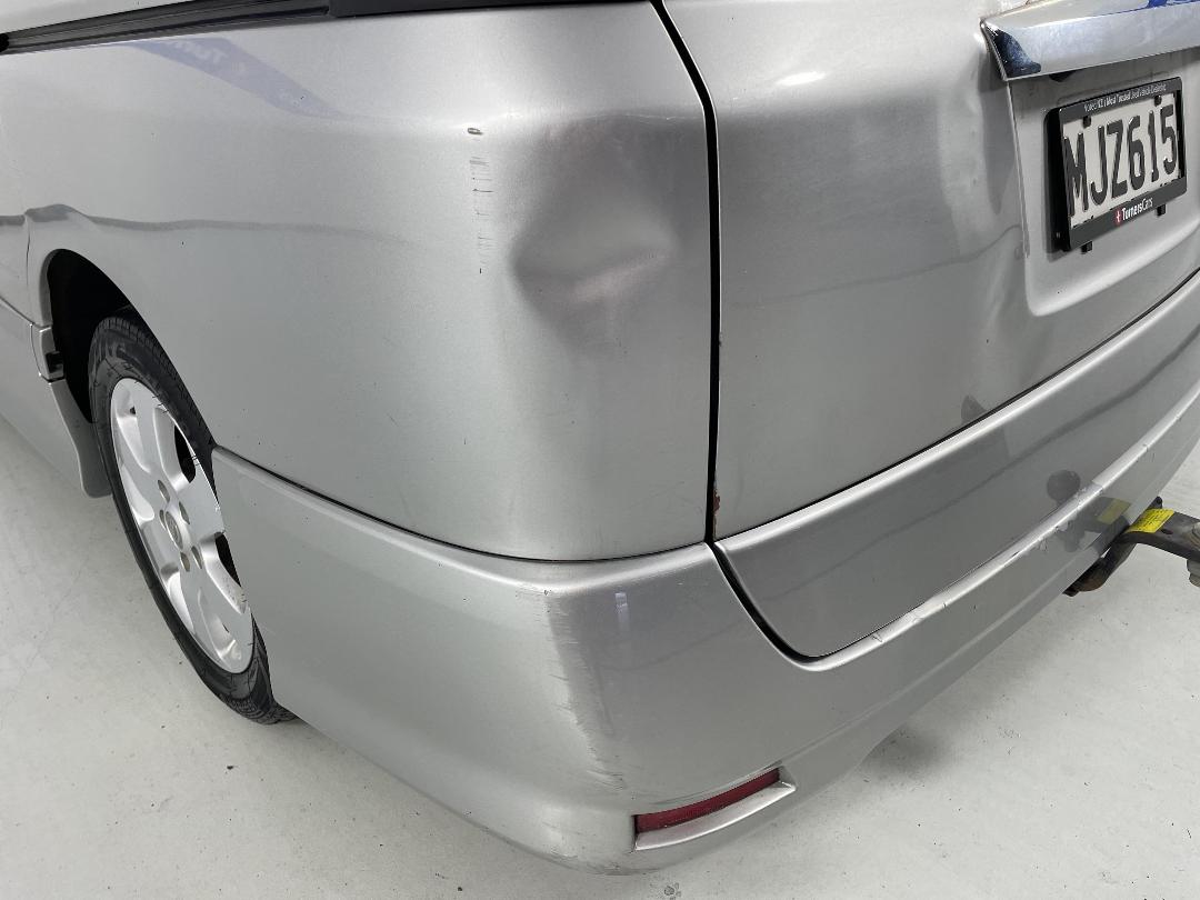 Photo '26' of Nissan Serena Photo '26' of Nissan Serena