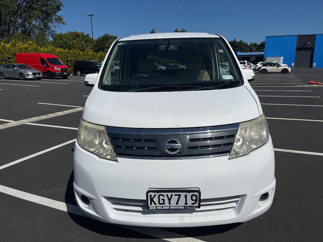 Photo '3' of Nissan Serena Photo '3' of Nissan Serena