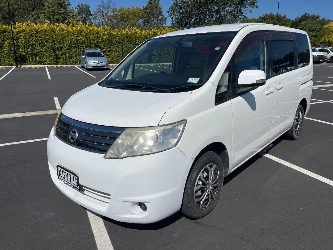 Photo '4' of Nissan Serena Photo '4' of Nissan Serena