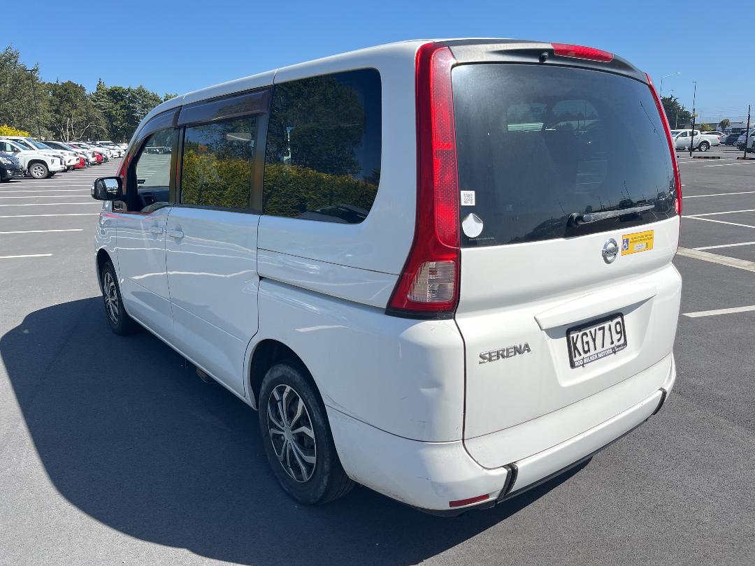 Photo '10' of Nissan Serena Photo '10' of Nissan Serena