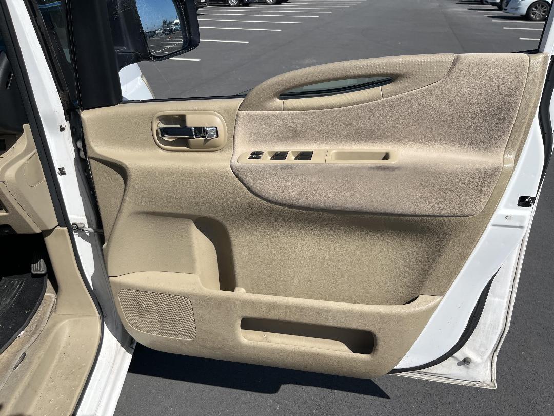 Photo '14' of Nissan Serena Photo '14' of Nissan Serena