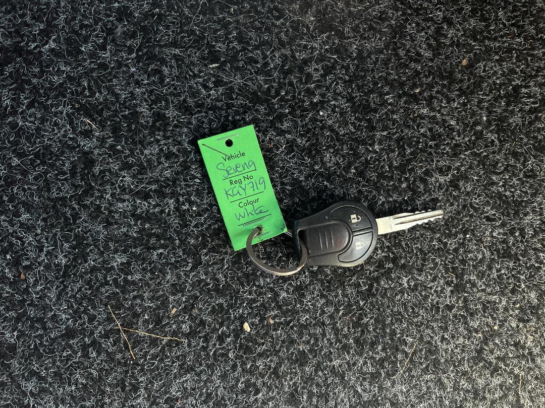 Photo '15' of Nissan Serena Photo '15' of Nissan Serena