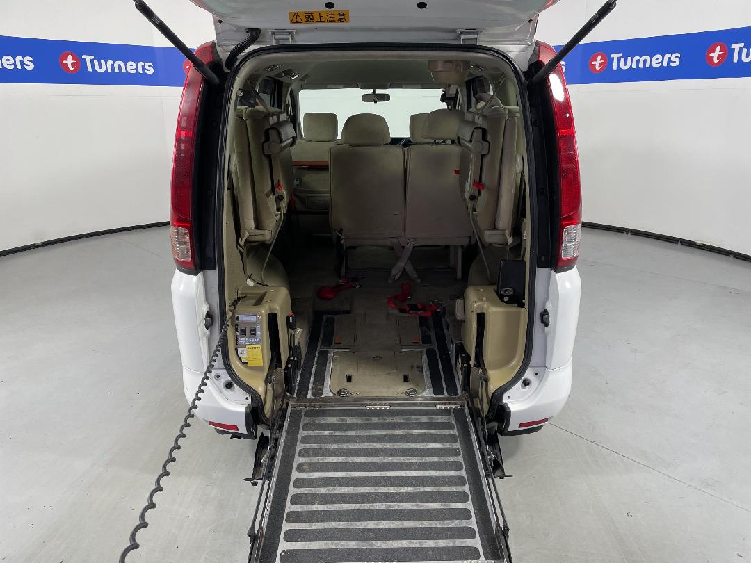 Photo '14' of Nissan Serena