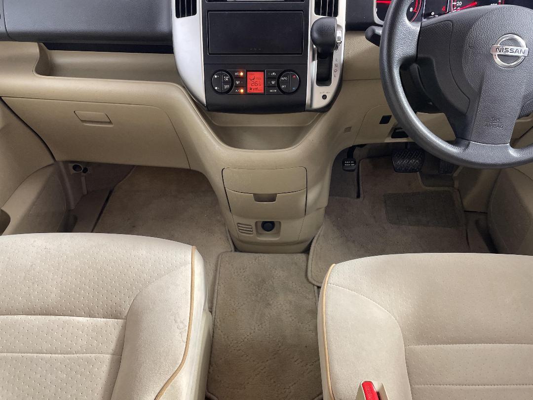 Photo '18' of Nissan Serena