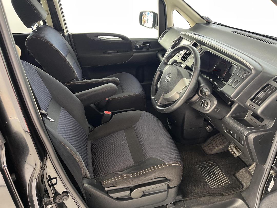 Photo '16' of Nissan Serena